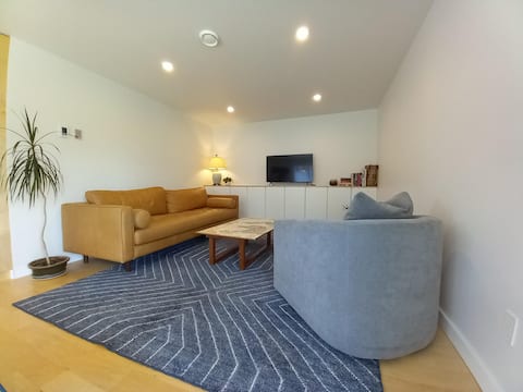 Successful Airbnb property: Bright 2B suite across from park w/ mountain views in Revelstoke
