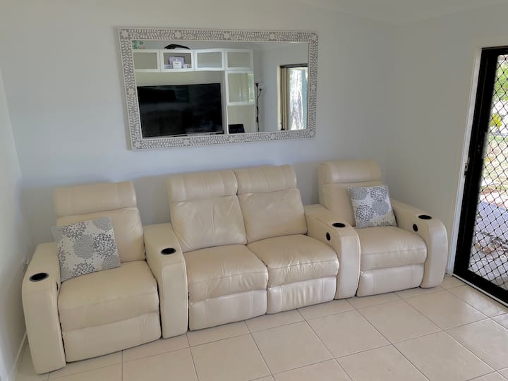 Sea-la-vie: Waterfront Island Bungalow - Gold Coast