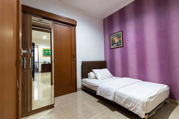 Cuarta habitación (cuarta habitación), personalizada con cama adicional sin cargo (apto para 2 personas) con aire acondicionado equipado.