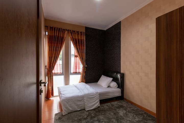 Tercera habitación (tercera habitación), personalizada con cama adicional sin cargo (apta para 2 personas) con aire acondicionado equipado.