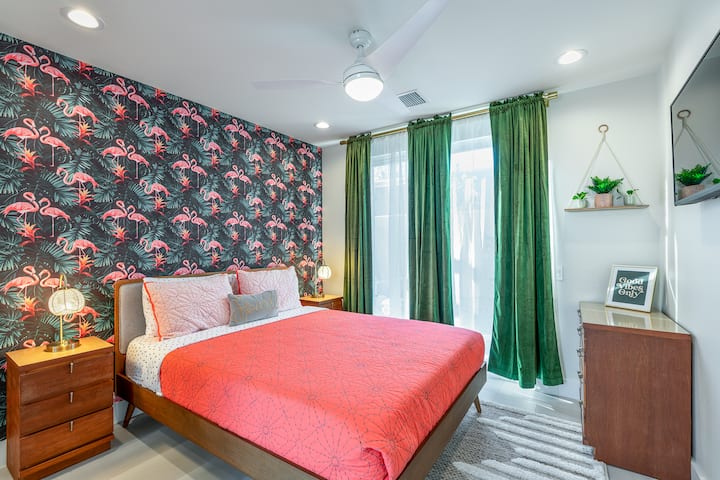 Dormitorio 4 con cama tamaño queen.
