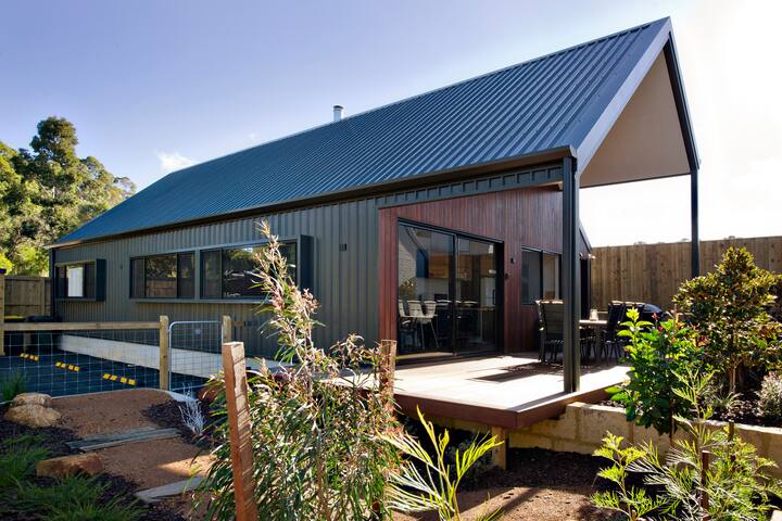 Margaret River Bungalow-3 – stylish town stay gallery image 2