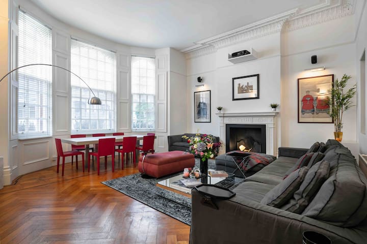 Exceptional 2BD Home Cinema Apartment – Kensington