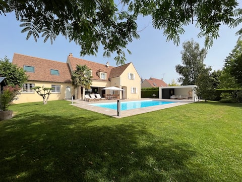 Beautiful Villa with Heated Pool