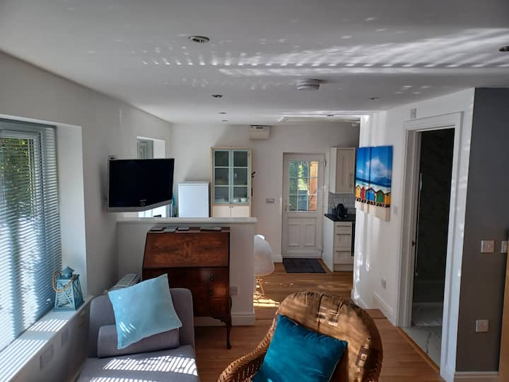 Newly Equipped Clifftop Lodge On Coastal Path - Barry