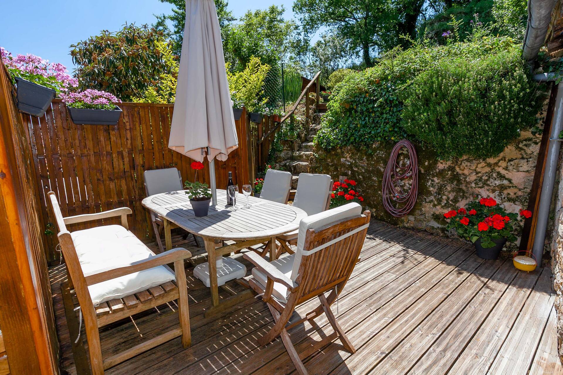 Modernisiertes Stadthaus im Zentrum von Brantome, mit schönem Garten