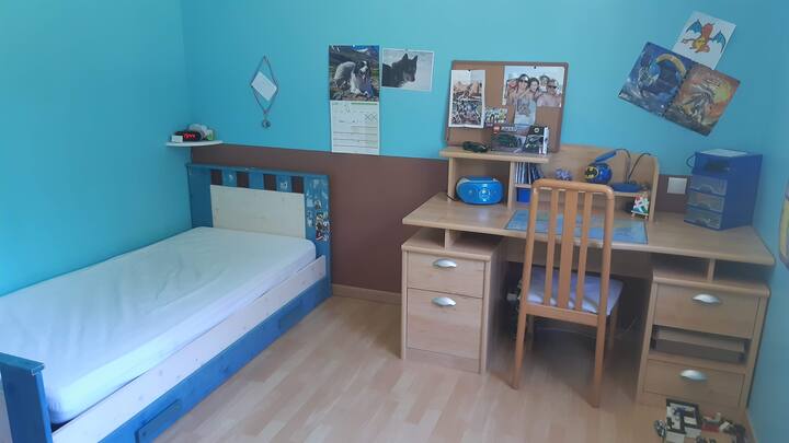 غرفة النوم (غرفة الأطفال) - سرير فردي + سرير قابل للسحب (درج).