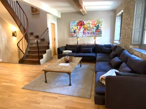 Successful Airbnb property: The House of La Tour Pinte in Carcassonne