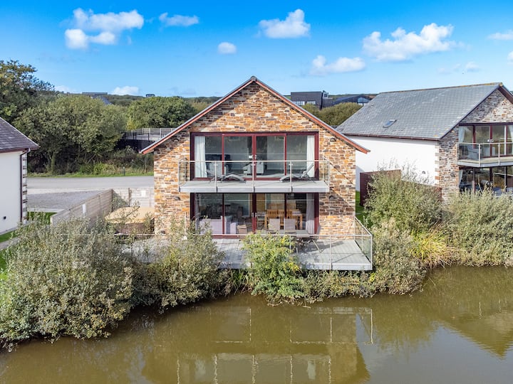 Waterfront Home W/ Hot Tub, Accessible, Sleeps 8 - コーンウォール
