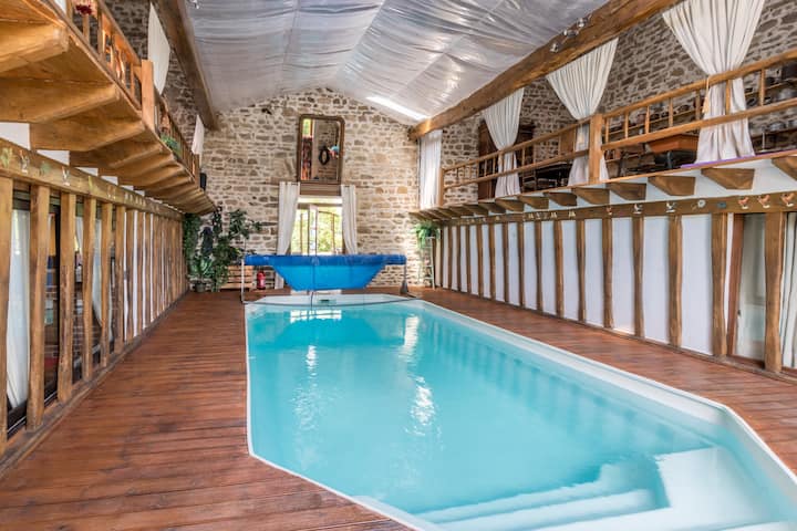 Gîte piscine intérieure, étang pêche, animaux - Granges à louer à Jouillat,  Nouvelle-Aquitaine, France - Airbnb