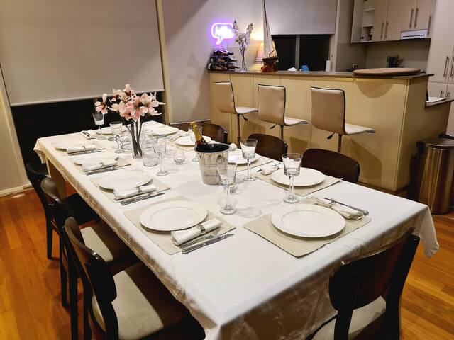 Private house with parking for five+ cars. gallery image 4