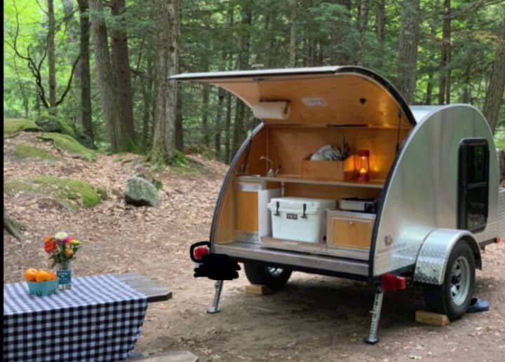 Adventureseeking teardrop trailer! Easy setup. Campers/RVs for Rent