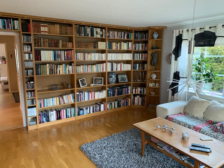 Fin Villa Med Ostört Läge Vid Naturskyddsområde - Sollentuna
