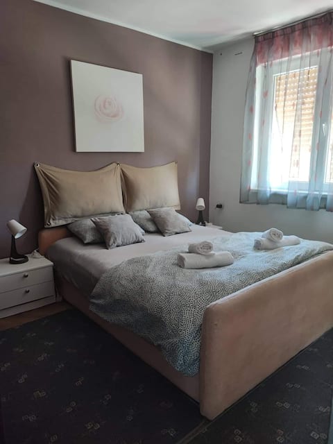 Top performing Airbnb: Apartment Joy! Quiet location, free parking, Wi-Fi in Mjesni Odbor Sveti Nikola