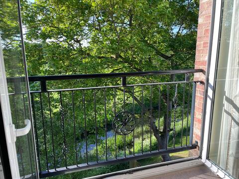 Lovely apartment by the river with parking space