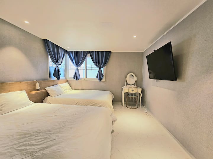 Hongdae, Hongik Stn, 2min) 3rooms 1b, Spacious - Seoul