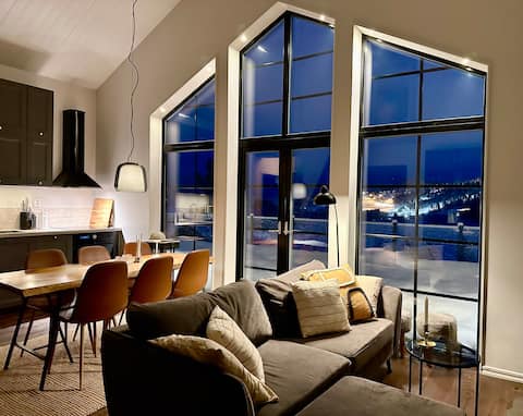 Lakeside idyll, sauna & views of the ski slopes