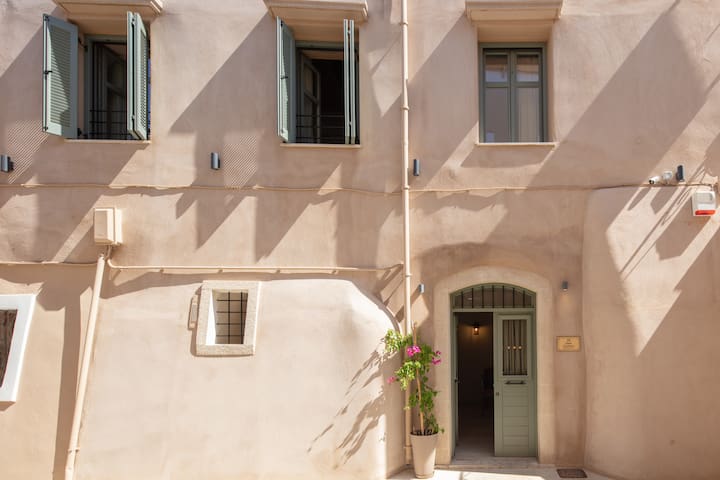 DOMUS CLODIA, sensing Rethymno’s Old Town!