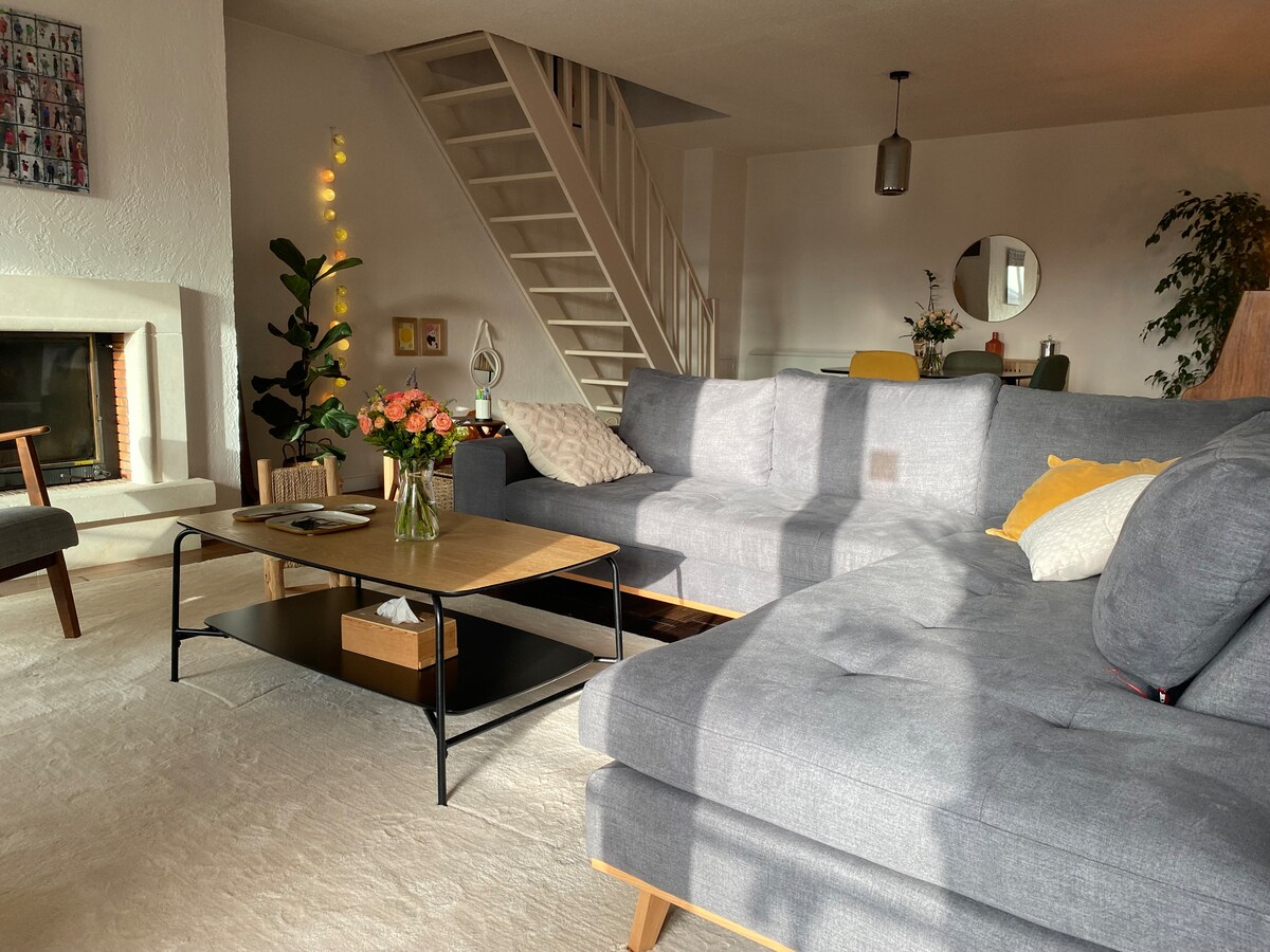 Successful Airbnb property: Quiet duplex with terrace, close to coves in Marseille