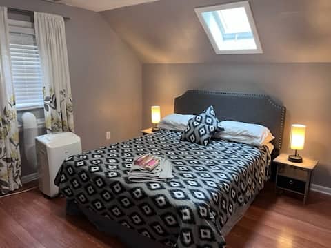 Cheerful oasis for a relaxing stay and snacks