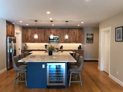 Top Airbnb: 2-bedroom condo with porch and garage in Winter Park / Grand Lake