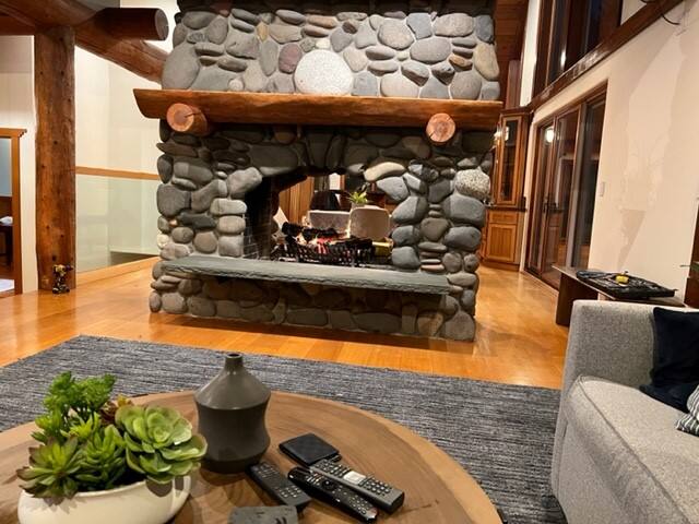 Healy Heights Hideaway! gallery image 5