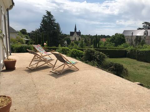 La Terrasse: castle view 20km from Zoo Beauval