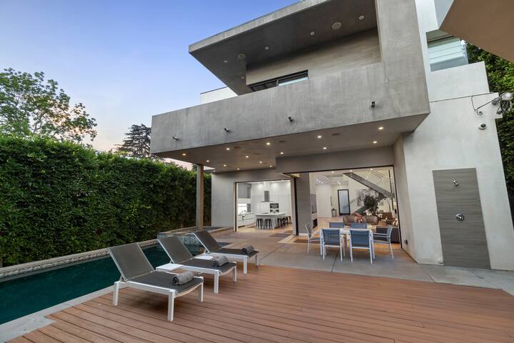 WeHo Luxurious Home w/ Pool & Jacuzzi gallery image 5