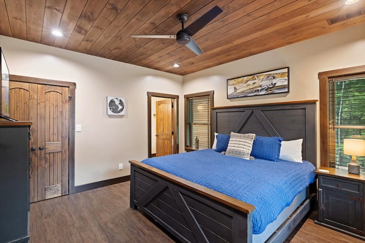 Main level king bedroom with memory foam mattress, smart TV & attached bathroom!