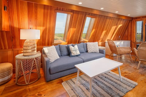Popular Airbnb listing: Breathtaking Sunsets on Plum Island at Blue Moon in Newburyport