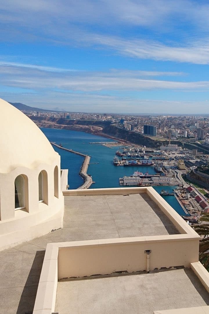 Beautiful Villa Aîn El Turk with traditional decor Villas for Rent in