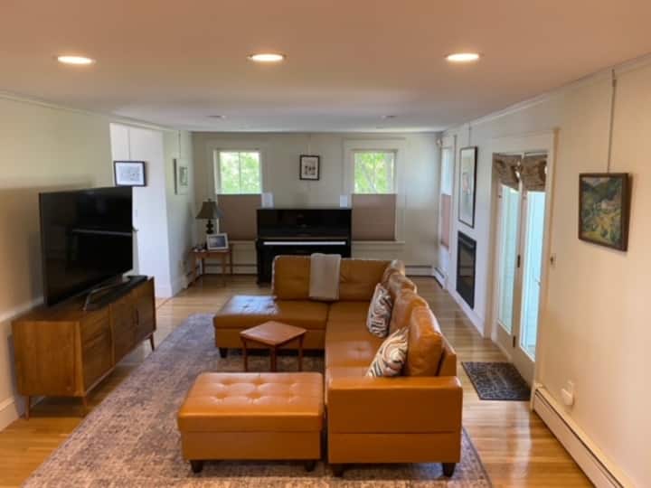 Oceanside Oasis In Marblehead - Single Family Home - Salem, MA