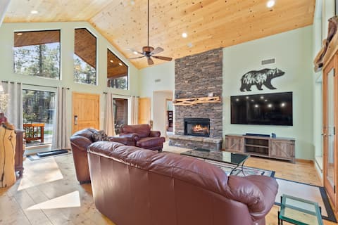 Popular Airbnb listing: Hot Tub, Gas Fire Pit, Game Room & Forest Access in Pinetop Country Club