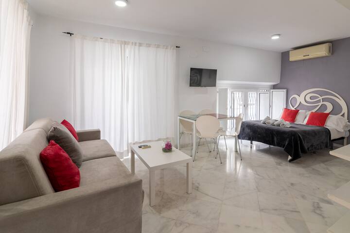 Apartamentos Reservaloen managed Airbnb listing 2