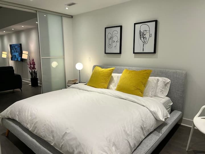 Dormitorio principal con baño privado y vestidor