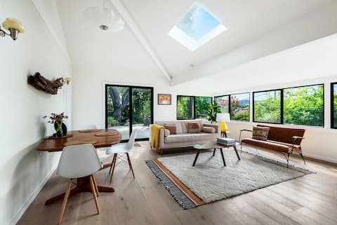 Popular Airbnb listing: Sunny Topanga Cottage-Hot Tub & Canyon Retreat in Topanga
