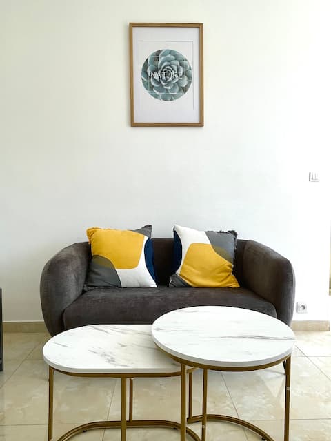 Top performing Airbnb: Apartment adjoining the train station in the heart of the city in Melun
