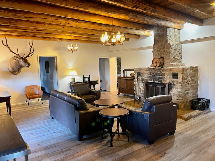 6 Bed, 3 Bath Lake View, Restaurant- Sleeps 20 - El Vado Lake State Park