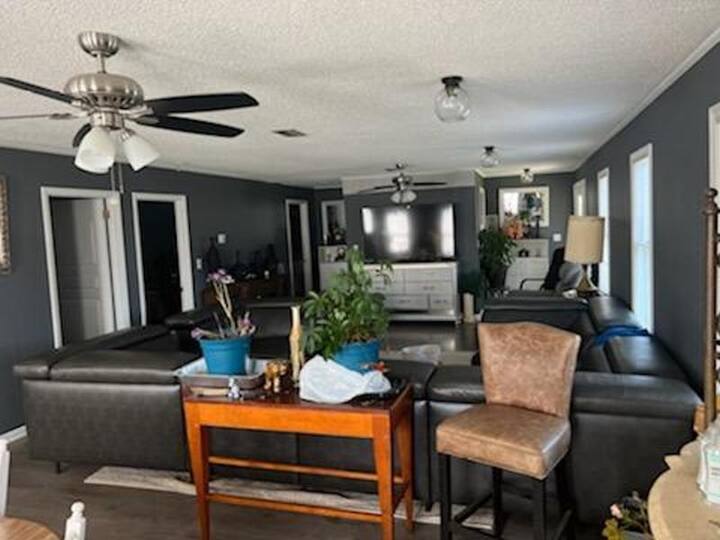 Lovely 3 bedroom with free parking on premises Houses for Rent in Newton, North Carolina