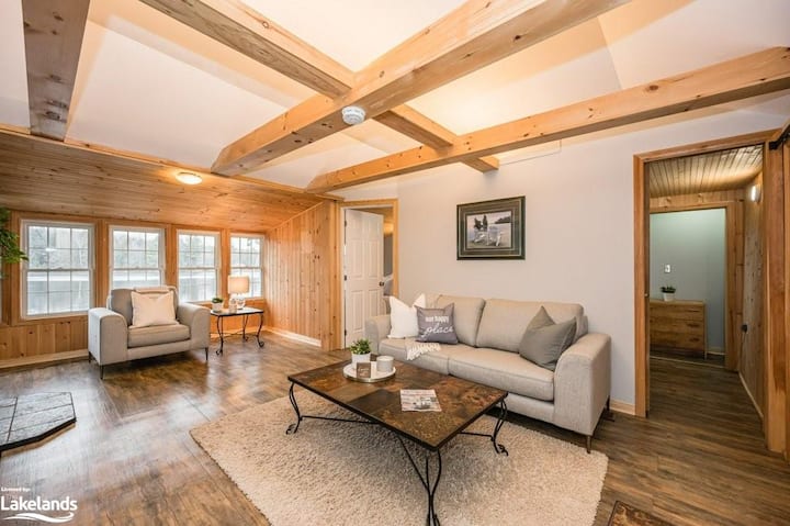 cozy-lakefront-cottage-in-muskoka-cabins-for-rent-in-bracebridge