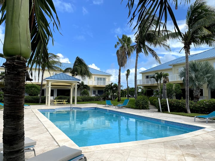 Two-floor Townhouse W/2br, 3bds, 2 Patios & Pool - Turks e Caicos