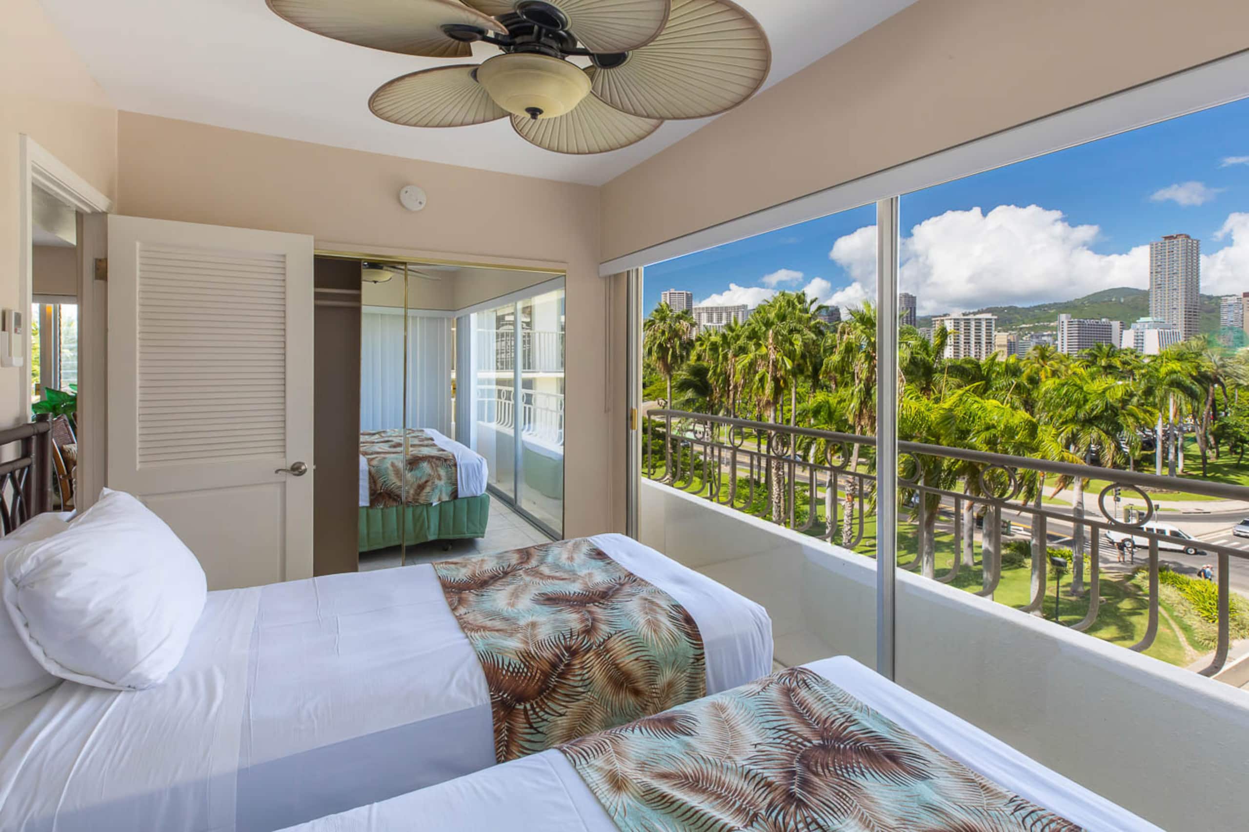 Waikiki Unit 518 ocean view 2B/2B*Summer Special!* - Image 9