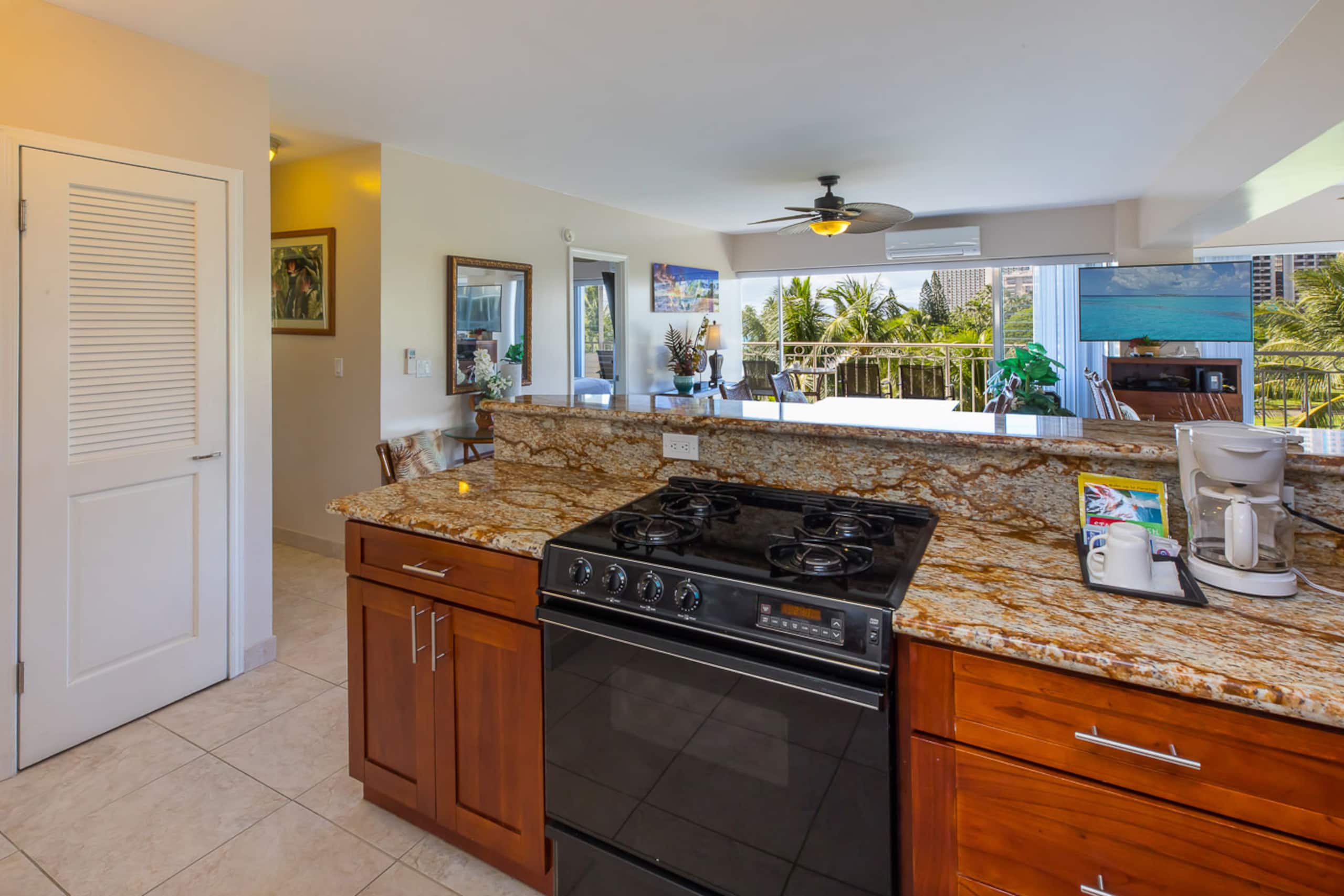 Waikiki Unit 518 ocean view 2B/2B*Summer Special!* - Image 3