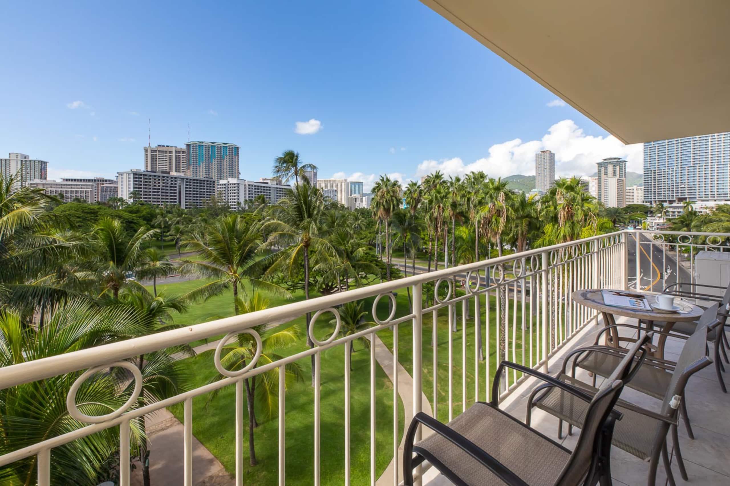 Waikiki Unit 518 ocean view 2B/2B*Summer Special!* - Image 13