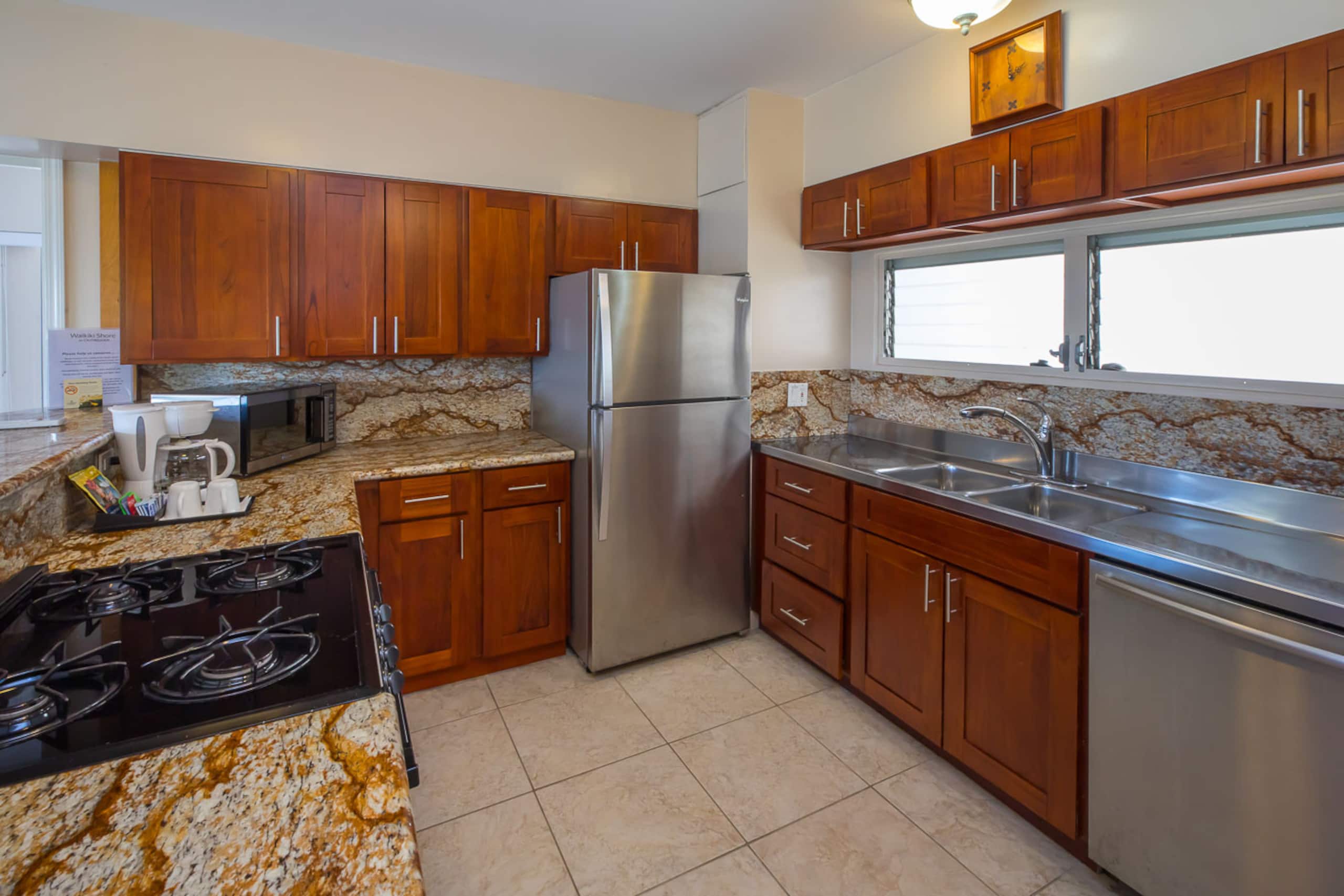 Waikiki Unit 518 ocean view 2B/2B*Summer Special!* - Image 4