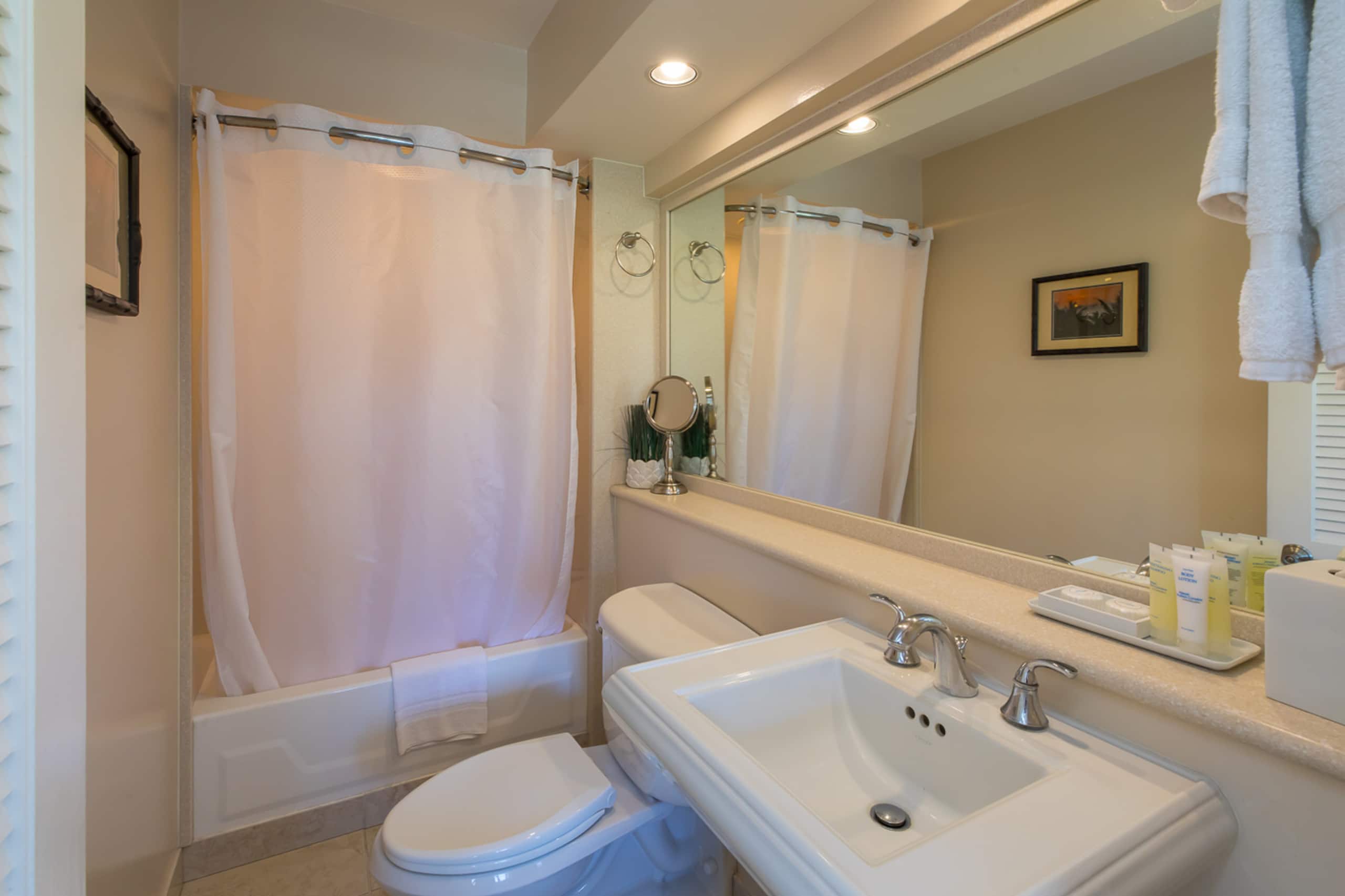 Waikiki Unit 518 ocean view 2B/2B*Summer Special!* - Image 10