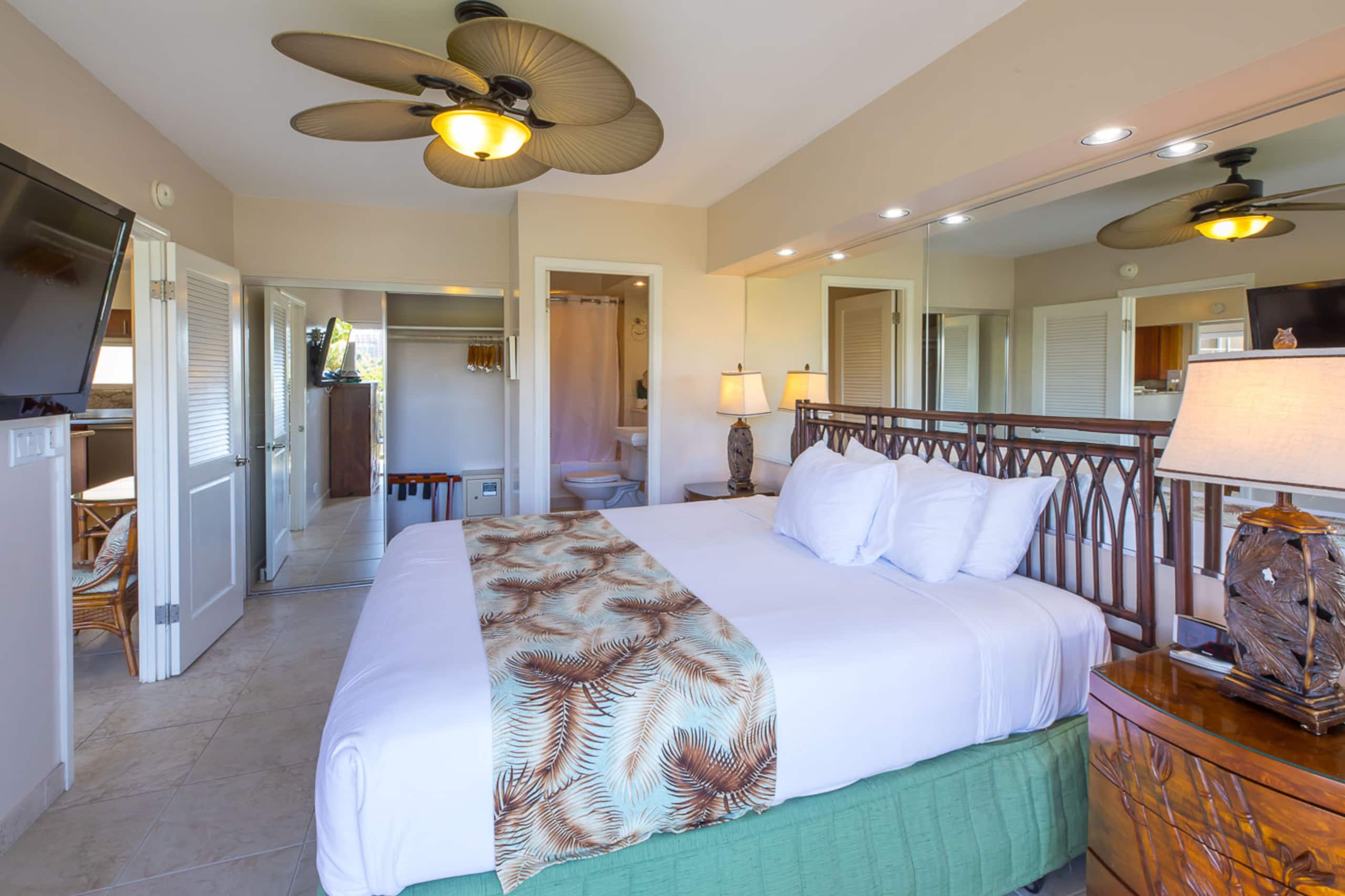 Waikiki Unit 518 ocean view 2B/2B*Summer Special!* - Image 8