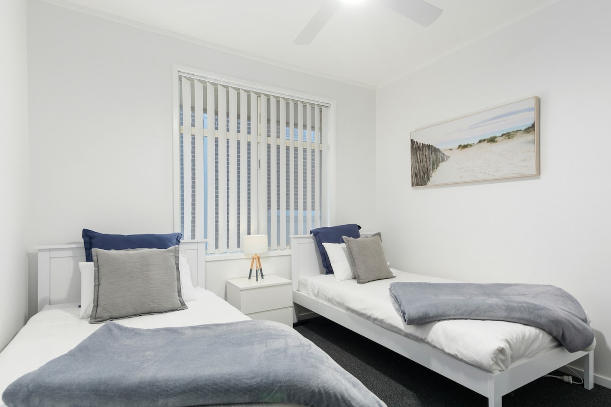 The second bedroom is fitted with two single beds, ideal for those travelling with kids or in a group.
