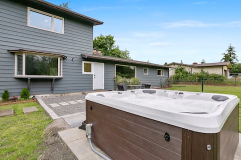2-Bedroom Apt. w/ HOT TUB, Kitchen, Laundry & AC