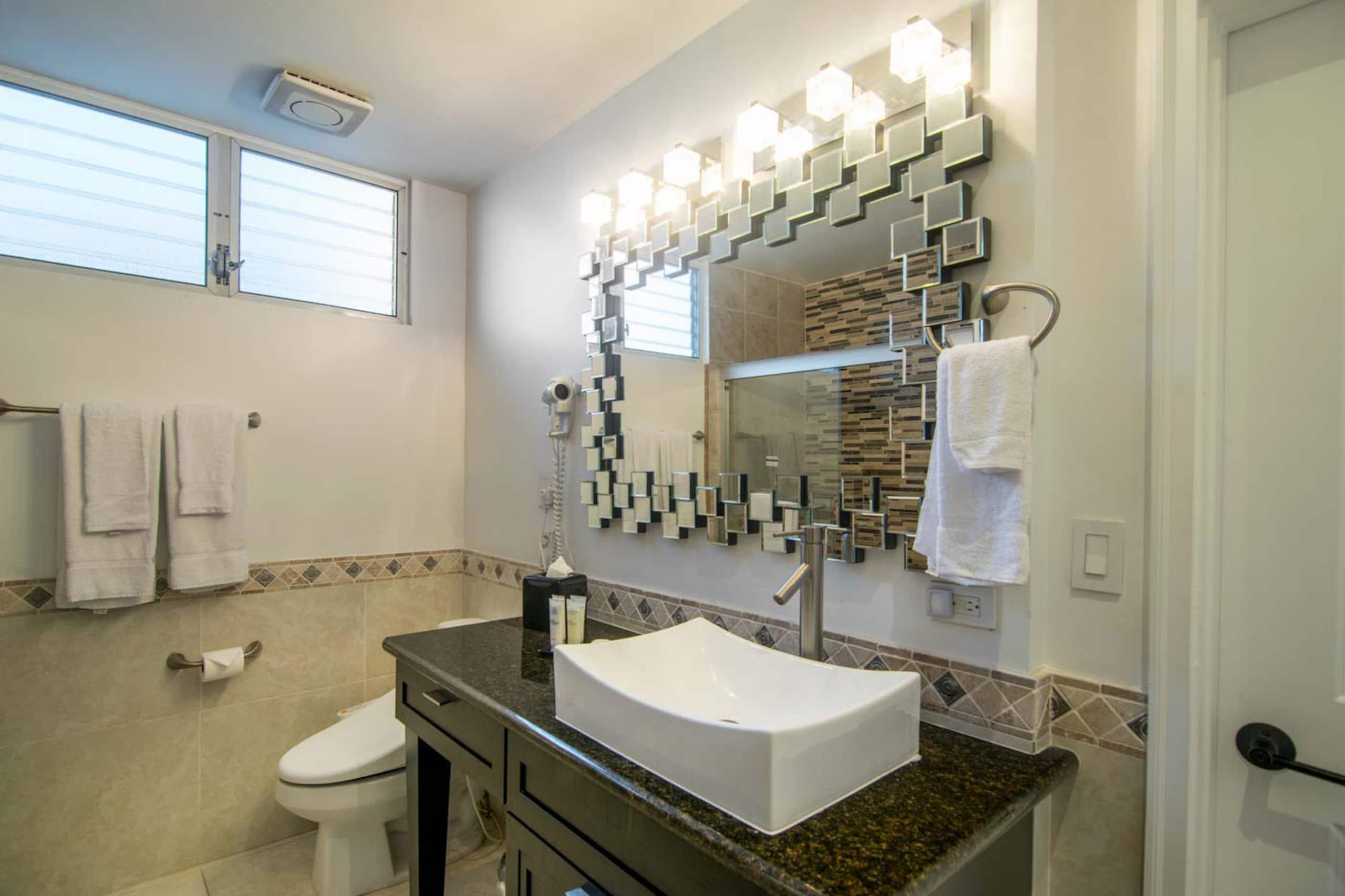 Waikiki Unit 202 Oceanfront *Summer Special!* - Image 10